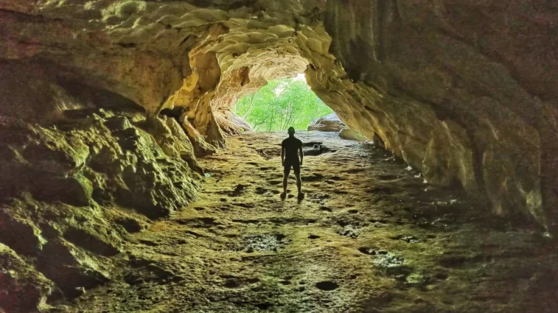 Pellumbas cave