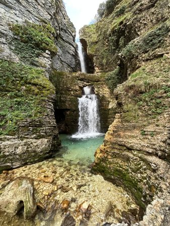 Peshtura waterfalls