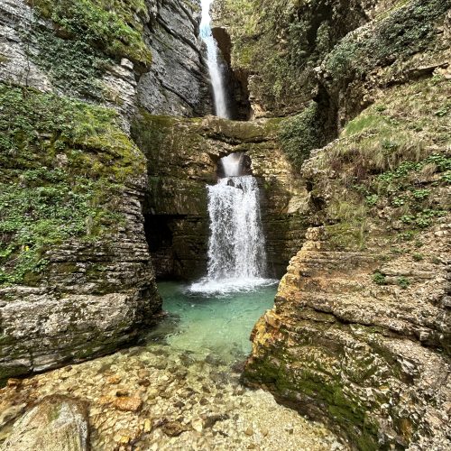 Peshtura waterfalls